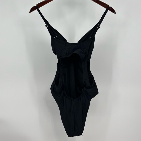 CUPSHE Women Crisscross Back Ruched One Piece Swimsuit Cut Out V Neck High - Picture 2 of 8